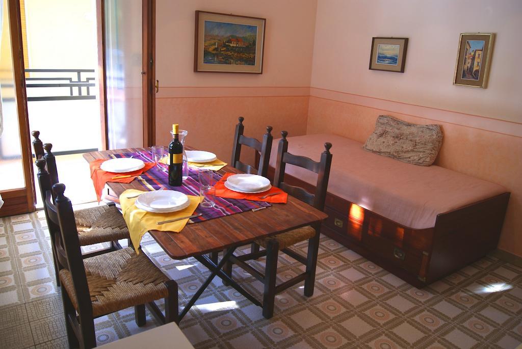 La Terrazza Tra Pini E Mare Leilighet San Bartolomeo Al Mare Rom bilde