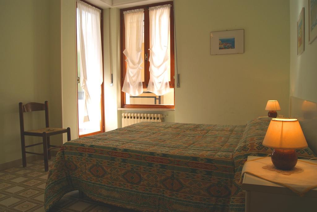 La Terrazza Tra Pini E Mare Leilighet San Bartolomeo Al Mare Rom bilde